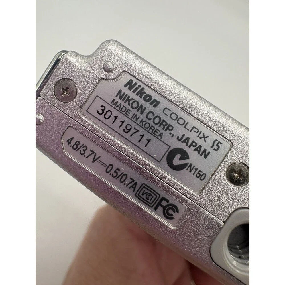 Nikon CoolPix S5 Digital Camera Silver 6MP 3x Optical Zoom FOR PARTS ONLY